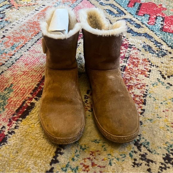 Ugg Garnet Suede Toggle Bootie size 10 - Picture 2 of 7